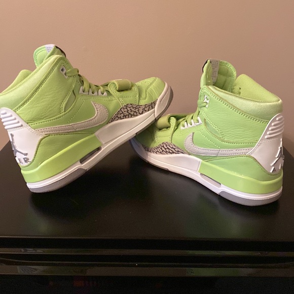 Nike Jordan Air High Top Tennis Shoes - Picture 4 of 4